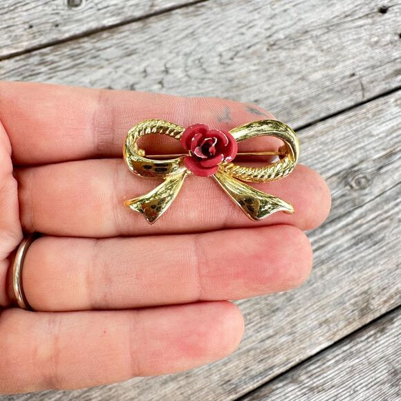 Vintage Jewelry Gold Tone Bow Brooch With Rose Ribbon Brooch with Rose Pin - Picture 1 of 2